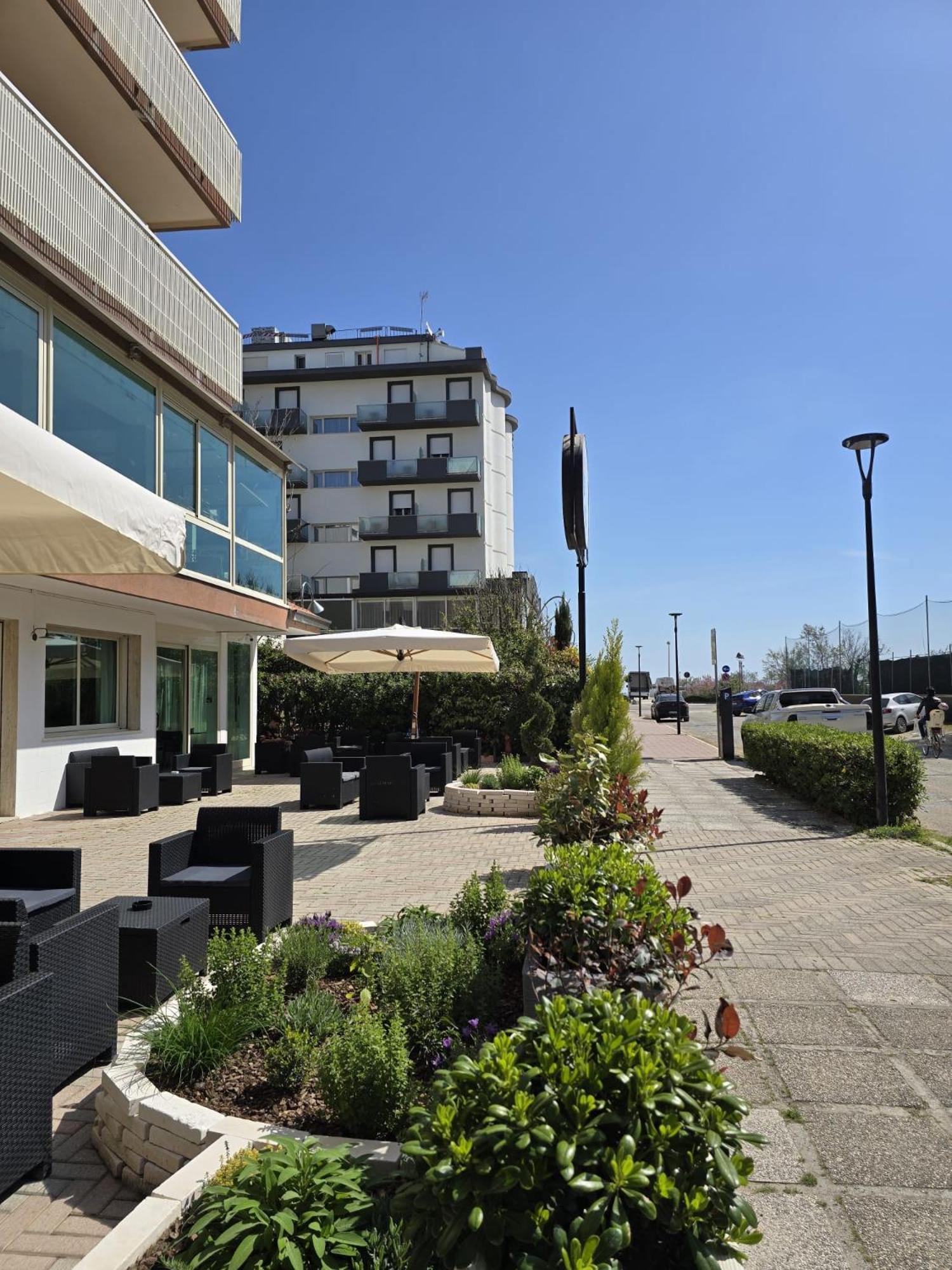 Hotel Helios Beach Milano Marittima Exterior photo