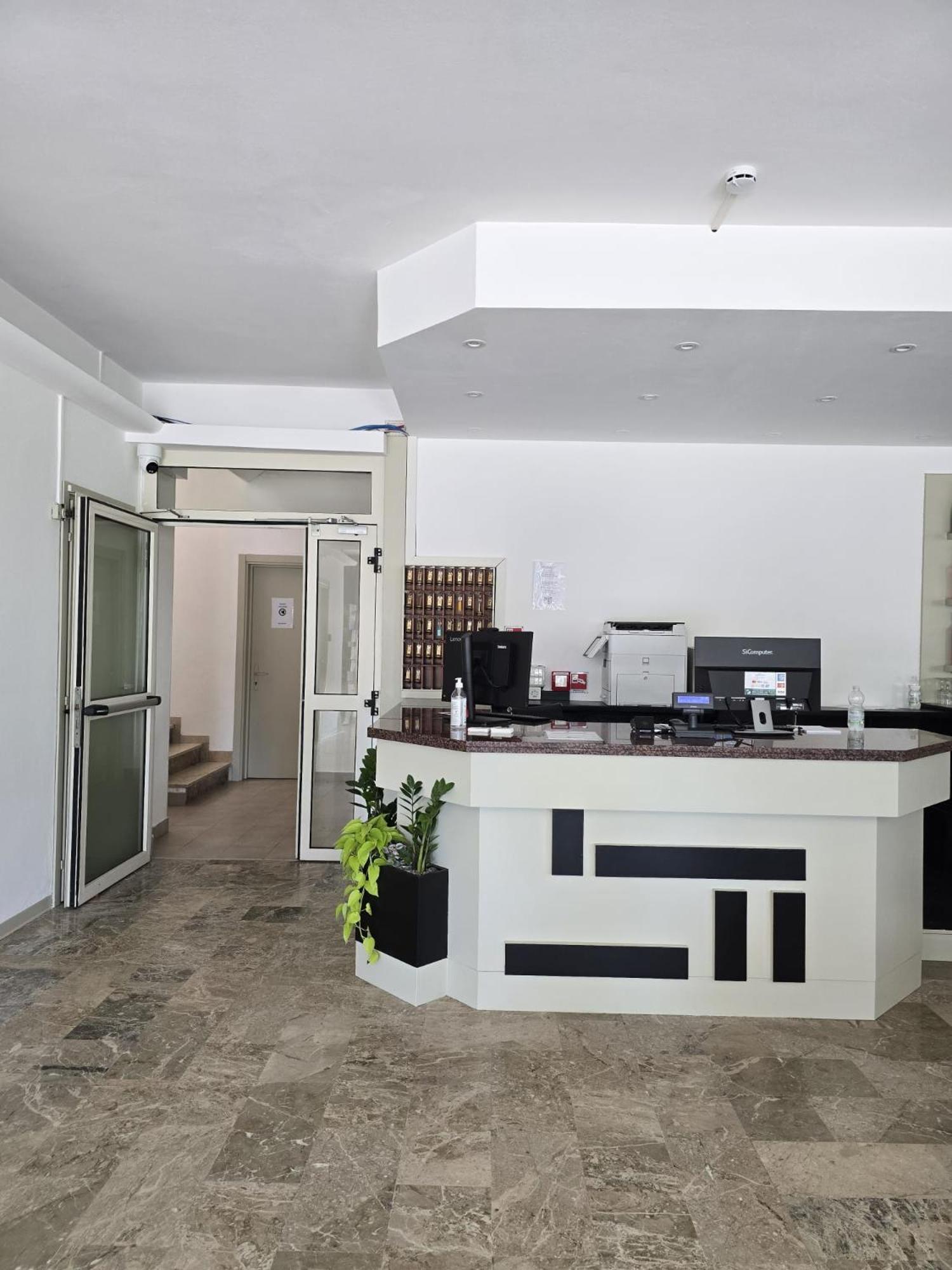 Hotel Helios Beach Milano Marittima Exterior photo