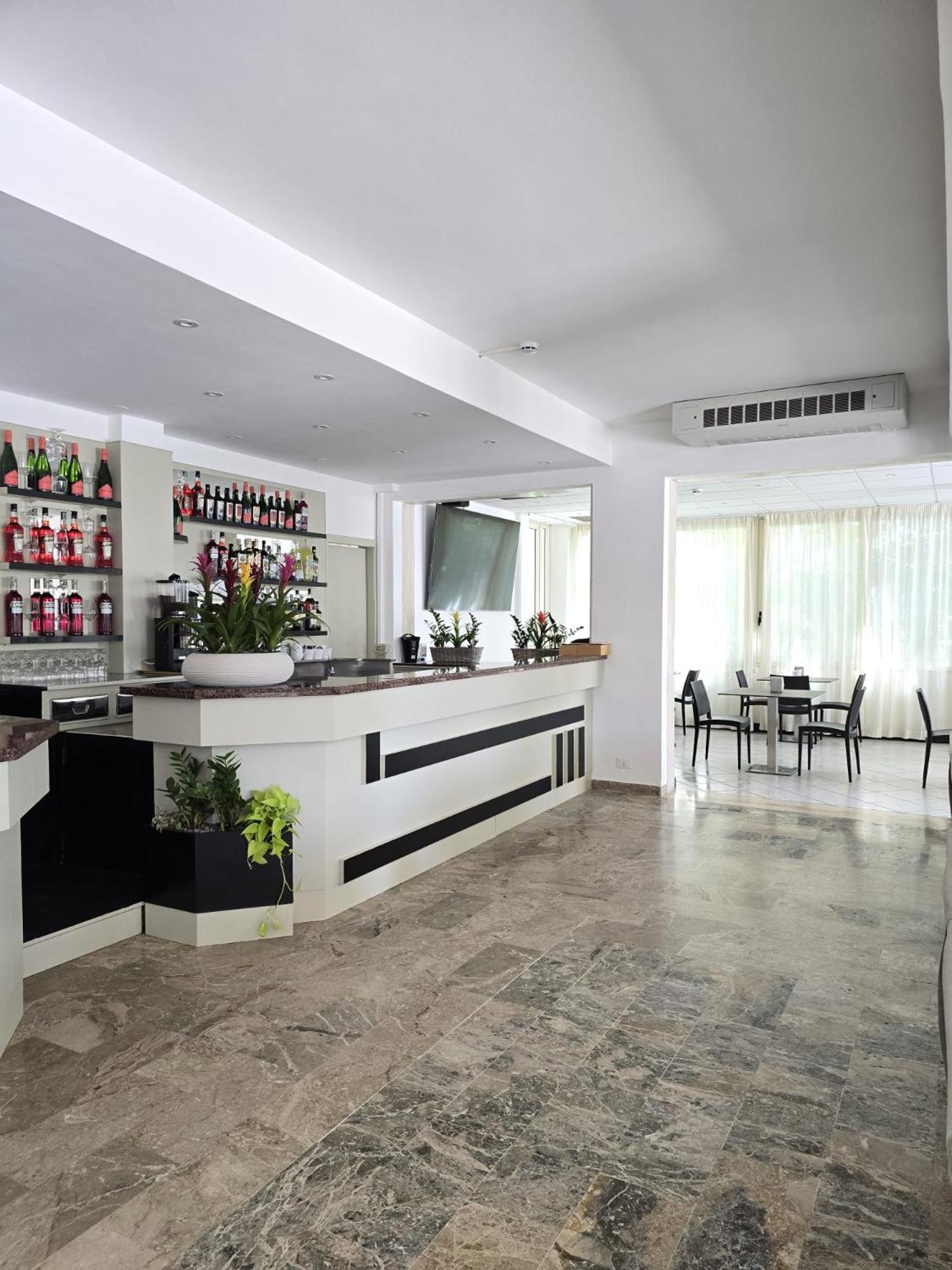Hotel Helios Beach Milano Marittima Exterior photo